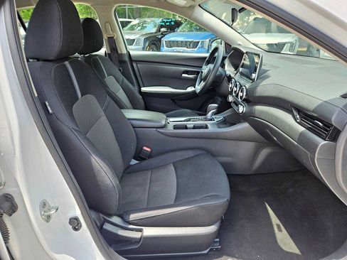 Used 2024 Nissan Sentra SV FWD image 19
