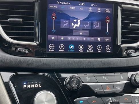 Used 2018 Chrysler Pacifica Touring-L w/ Premium Audio Group FWD image 44