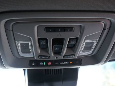 Used 2024 GMC Sierra 3500 Denali w/ Denali Reserve Package AWD/4WD image 31