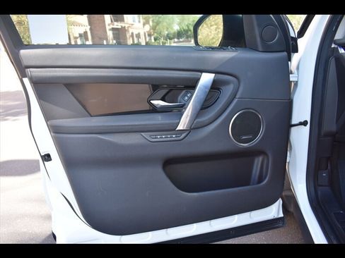 Used 2020 Land Rover Discovery Sport SE AWD/4WD image 17