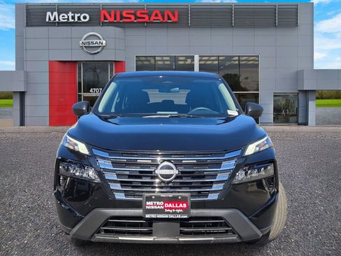 Used 2025 Nissan Rogue S image 2