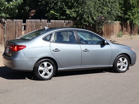 Used 2010 Hyundai Elantra SE FWD image 4