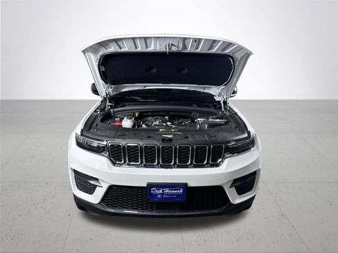 New 2025 Jeep Grand Cherokee Laredo X w/ Luxury Tech Group I image 22