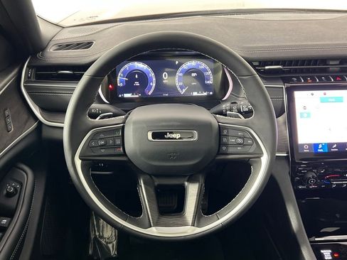 New 2025 Jeep Grand Cherokee Limited image 7