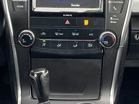 Used 2016 Toyota Camry SE FWD image 14