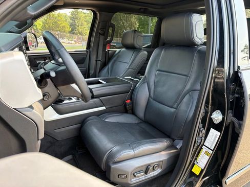 Used 2025 Toyota Tundra Platinum AWD/4WD image 20