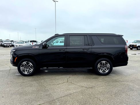 Used 2025 Chevrolet Suburban Z71 AWD/4WD image 11