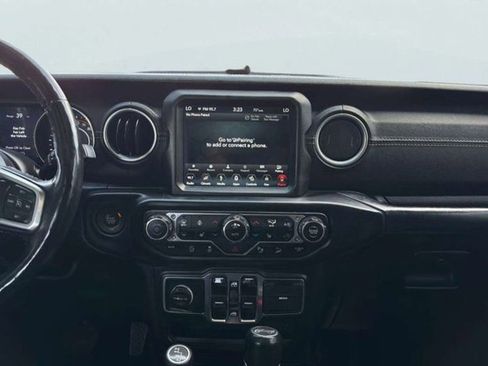 Used 2019 Jeep Wrangler Unlimited Sahara AWD/4WD image 11