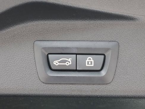 Used 2022 BMW X5 sDrive40i w/ M Sport Package image 11