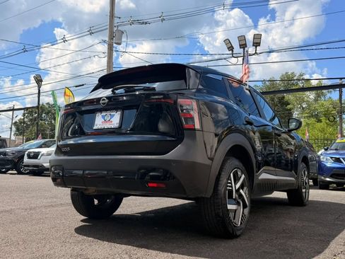 Used 2025 Nissan Kicks SV FWD image 9