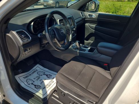 Used 2021 Jeep Grand Cherokee Laredo image 11