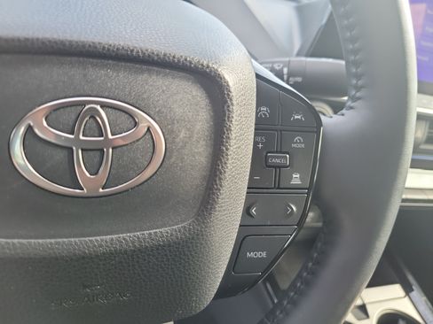 Certified 2025 Toyota Prius FWD image 26