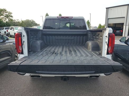 Used 2024 GMC Sierra 1500 Denali RWD image 9