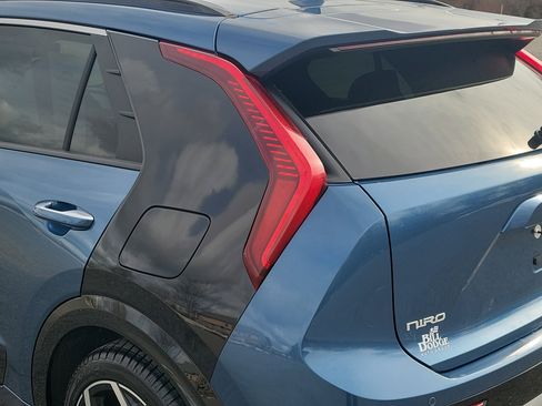 Used 2024 Kia Niro SX Touring image 11