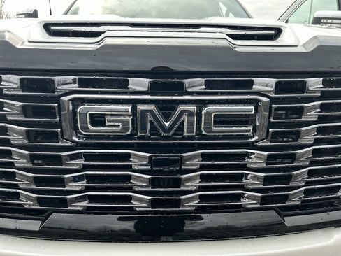 Used 2025 GMC Sierra 2500 Denali Ultimate image 48