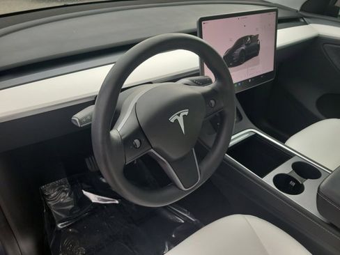 Used 2024 Tesla Model Y Long Range image 14