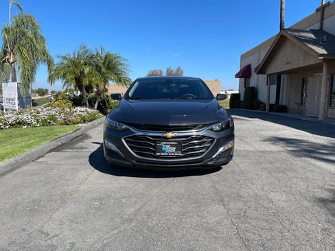 Used 2019 Chevrolet Malibu LS image 2