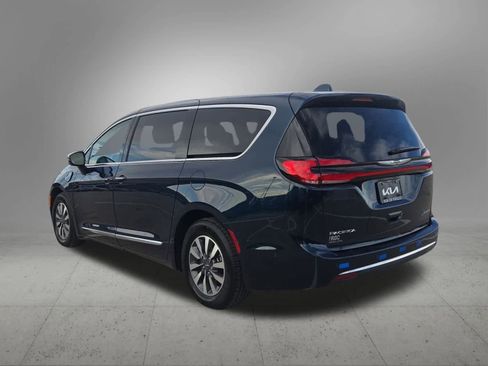 Used 2022 Chrysler Pacifica Limited image 4