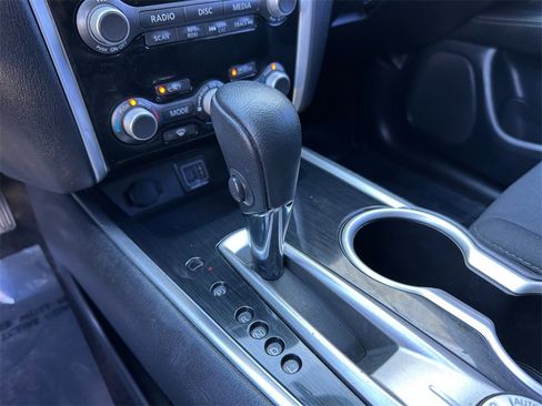 Used 2019 Nissan Pathfinder SV image 14