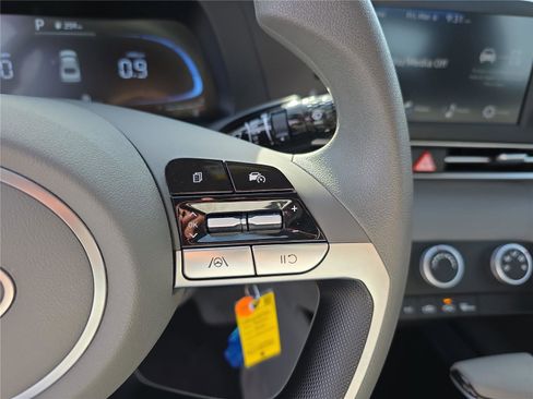 Certified 2024 Hyundai Elantra SE image 23