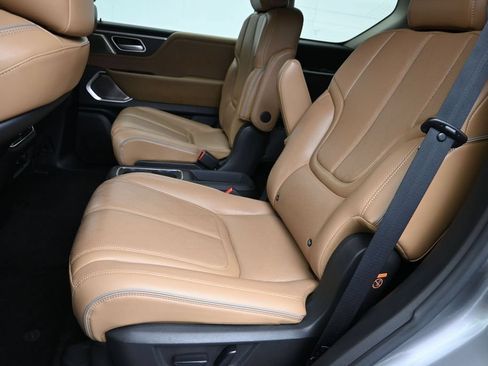 Used 2025 INFINITI QX80 Sensory AWD/4WD image 15