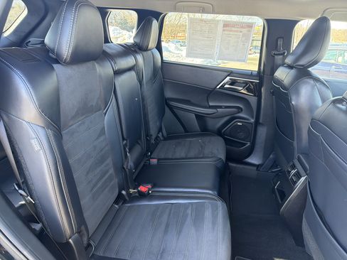Used 2025 Mitsubishi Outlander SE image 15
