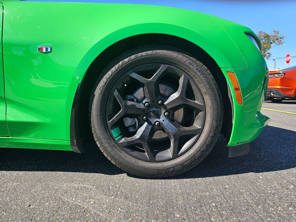 Used 2017 Chevrolet Camaro LS RWD image 9
