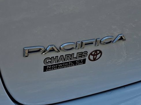 Used 2023 Chrysler Pacifica Touring-L FWD image 32