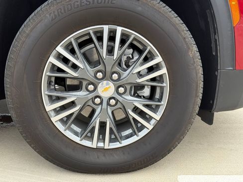 Certified 2025 Chevrolet Traverse LT image 11