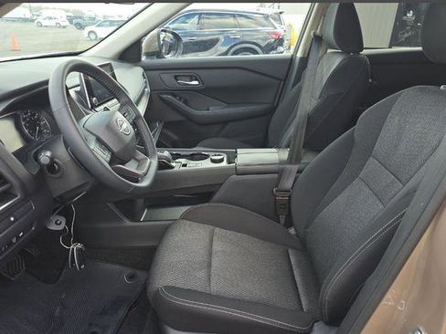 Used 2025 Nissan Rogue SV image 5