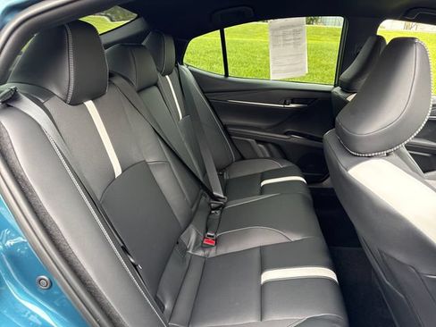 Used 2025 Toyota Camry SE w/ Convenience Package FWD image 14