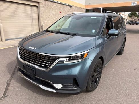 Used 2023 Kia Carnival SX Prestige image 3