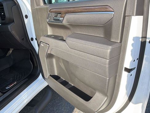 Certified 2025 Chevrolet Silverado 1500 LT Trail Boss w/ Convenience Package II AWD/4WD image 15