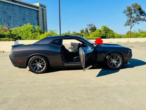 Used 2016 Dodge Challenger SRT w/ Technology Group image 47