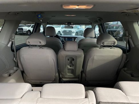 Used 2021 Kia Sedona LX image 29