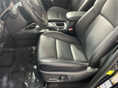 Used 2018 Toyota RAV4 Limited AWD/4WD image 8
