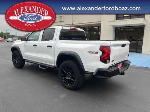 Used 2023 Chevrolet Colorado Trail Boss w/ Technology Package image 2