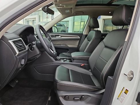 Used 2022 Volkswagen Atlas SE w/ Panoramic Sunroof Package image 11