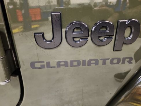 Used 2022 Jeep Gladiator Sport AWD/4WD image 40