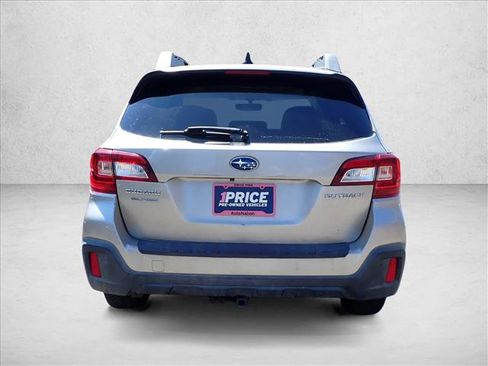 Used 2018 Subaru Outback 2.5i Limited AWD/4WD image 8