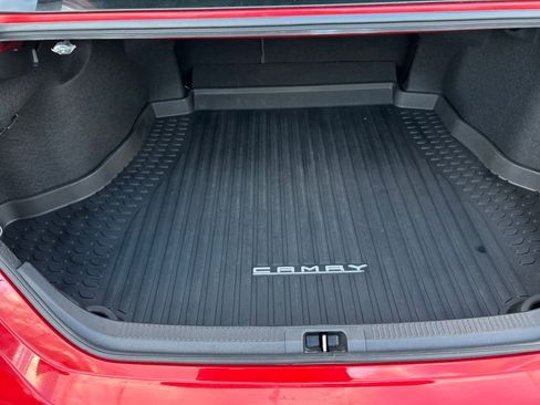 Certified 2020 Toyota Camry SE image 27