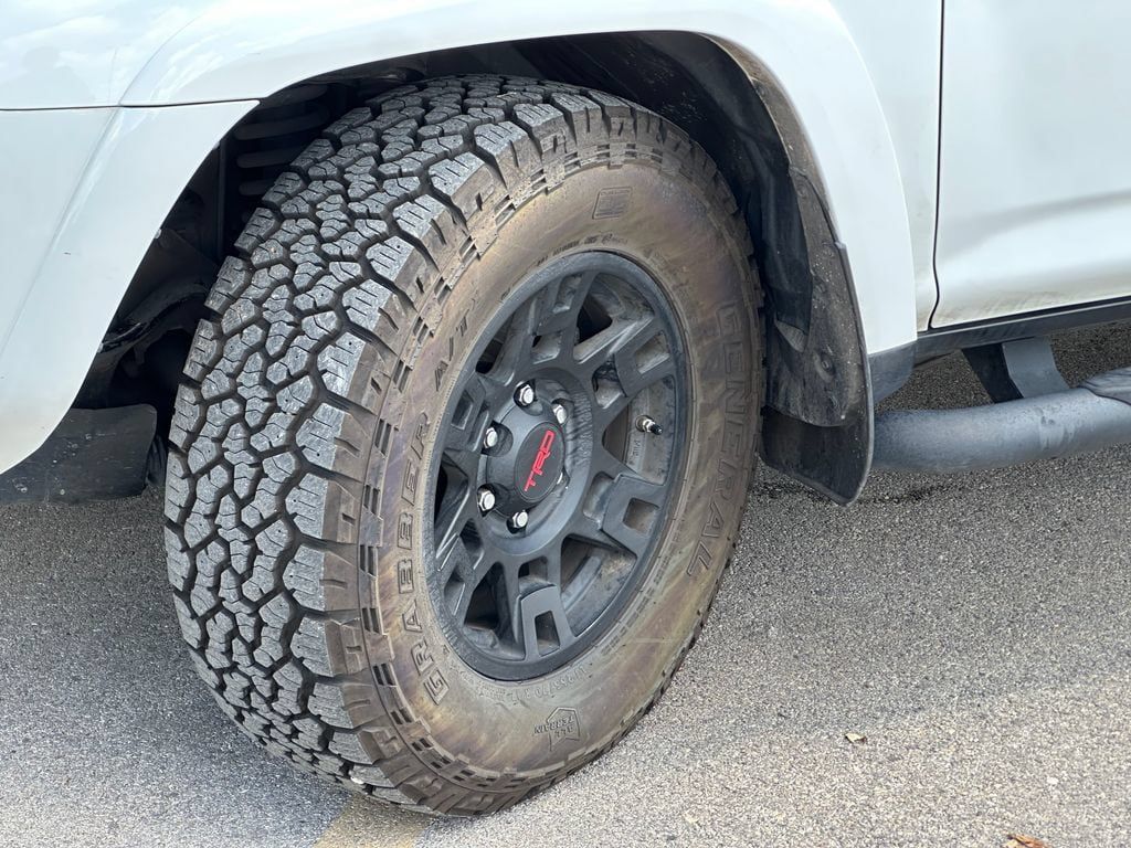 Used 2021 Toyota 4Runner SR5 Premium w/ Moonroof Package RWD image 10