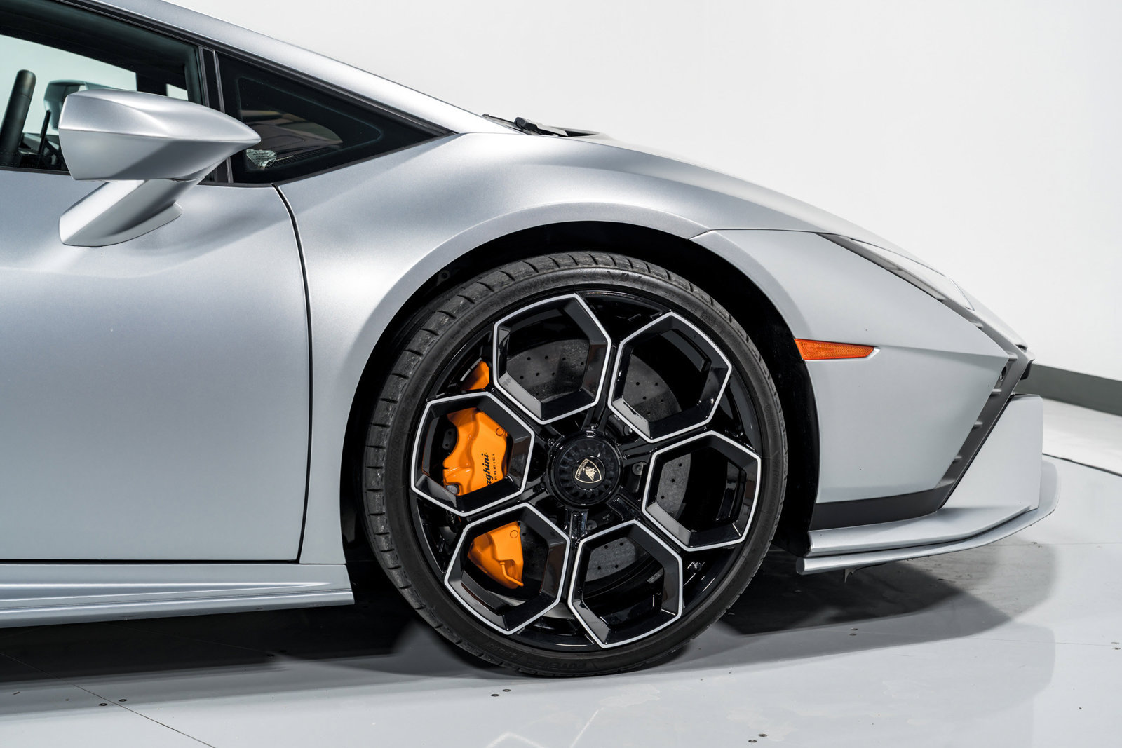 Used 2023 Lamborghini Huracan Tecnica RWD image 45