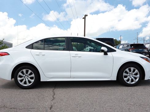 Used 2025 Toyota Corolla LE w/ Convenience Package FWD image 6