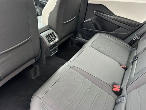 New 2026 Volkswagen Taos SE AWD/4WD image 11