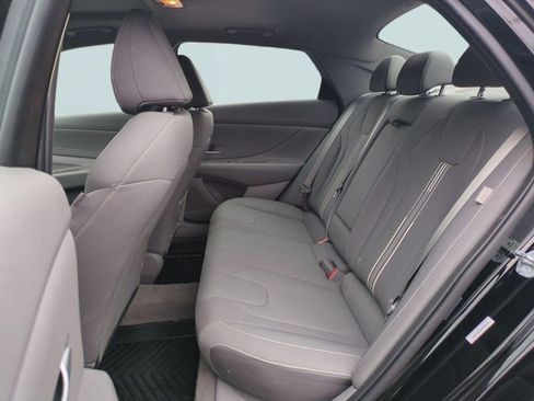 Certified 2025 Hyundai Elantra SEL FWD image 23