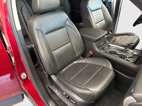 Used 2019 Chevrolet Traverse LT w/ LT Premium Package FWD image 22