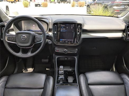 Used 2023 Volvo XC40 B5 Plus image 16