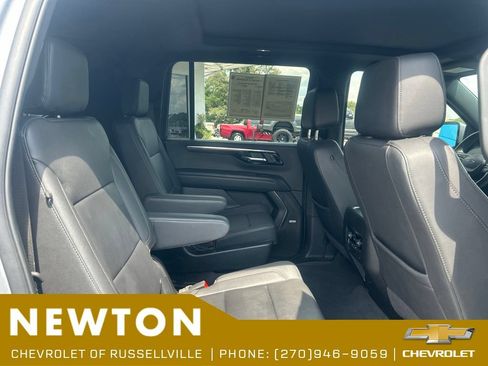 Used 2025 Chevrolet Suburban Z71 w/ Comfort Package AWD/4WD image 27
