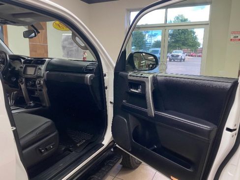 Used 2018 Toyota 4Runner SR5 Premium AWD/4WD image 8